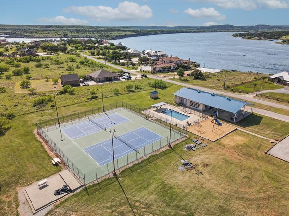 1016 Bluff Creek Dr, Strawn, TX 76475