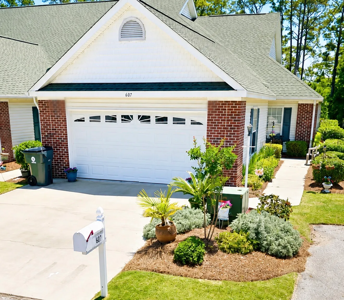 3 bed, 1900 sqft, $2,100 — Photo 1