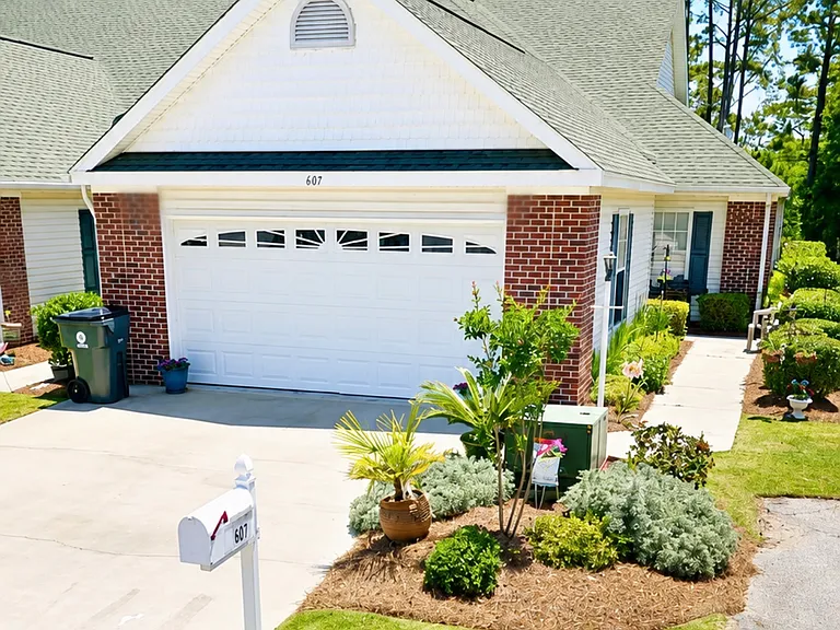 607 Sunset Oaks Ln — Photo 1
