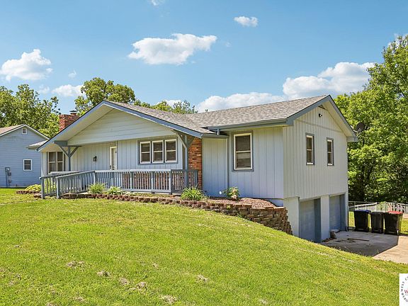 3rd image of 1419 Woodlawn Dr