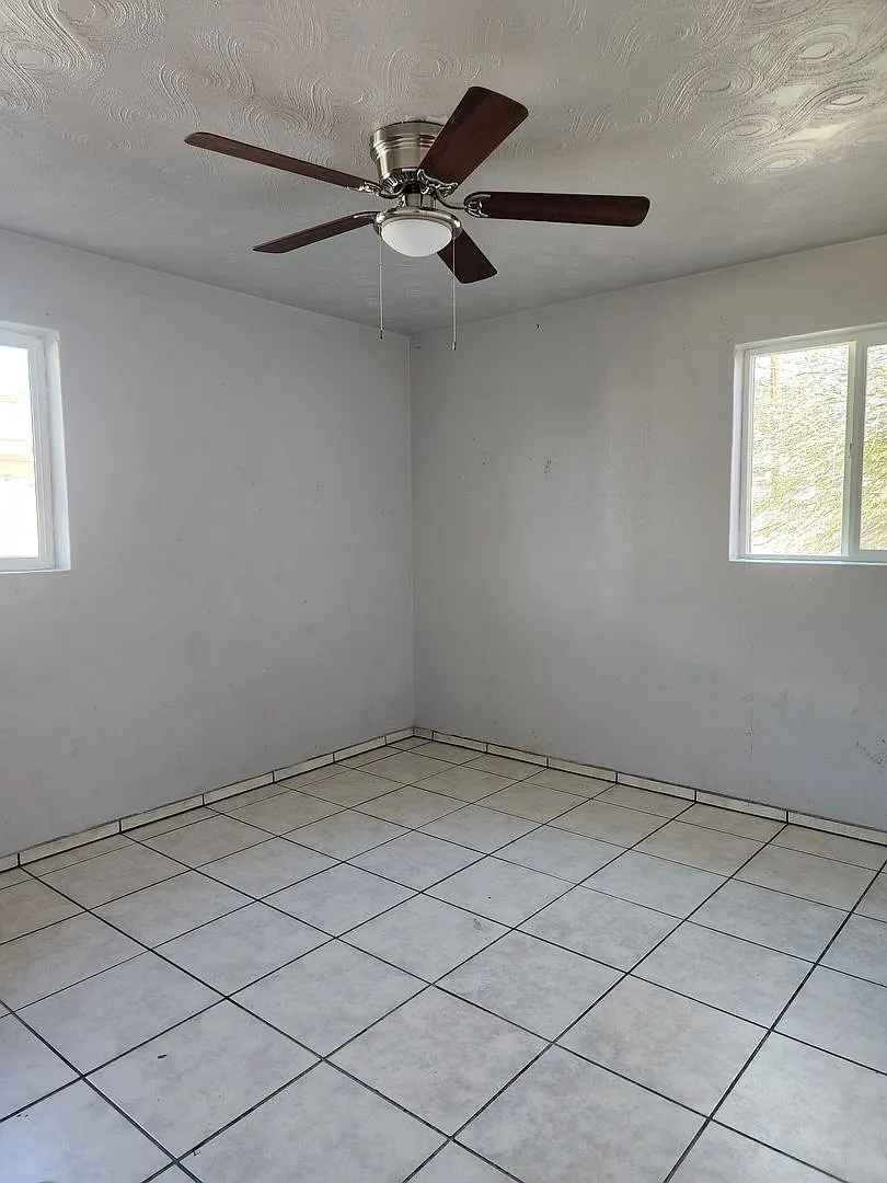 3 Bedroom in Phoenix! — Photo 4