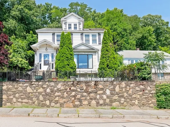 43 Chilmark St, Worcester, MA 01604