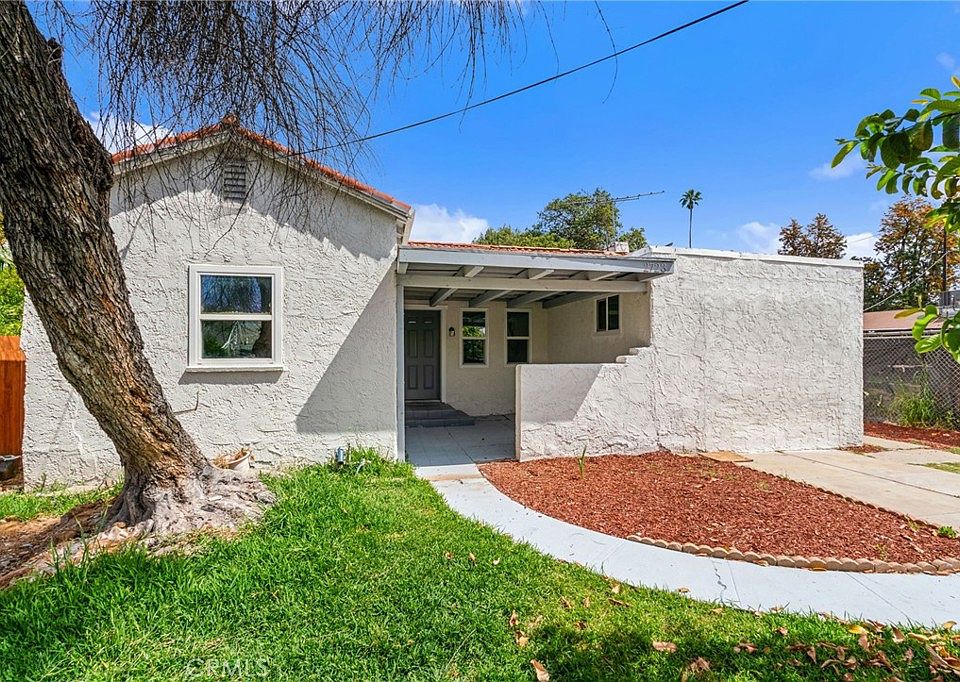 1st image of 2723 Iris St