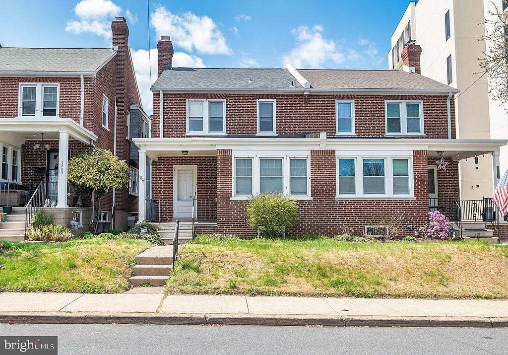 1205 Woodlawn Ave photo 1