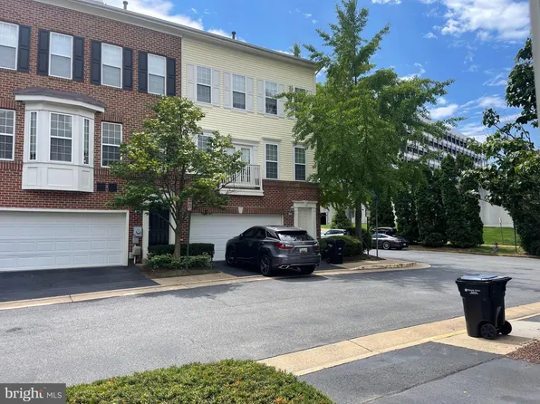 8112 Anna Ct, Falls Church, VA 22042