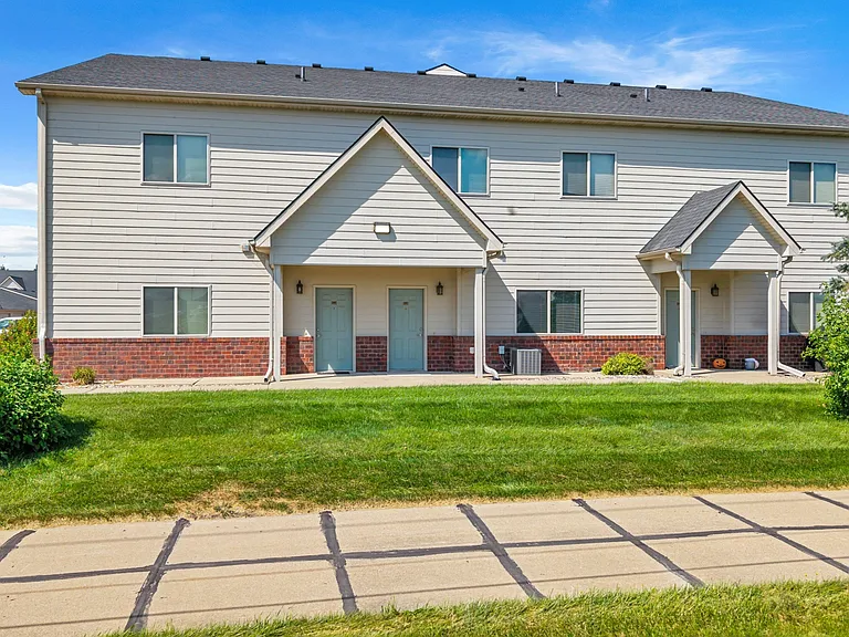 Prairiewood Apartments and Townhomes — Photo 39