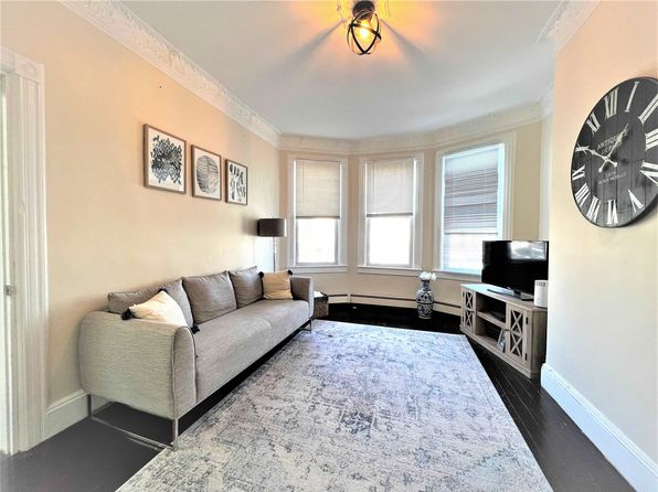 109 Oak St APT 2