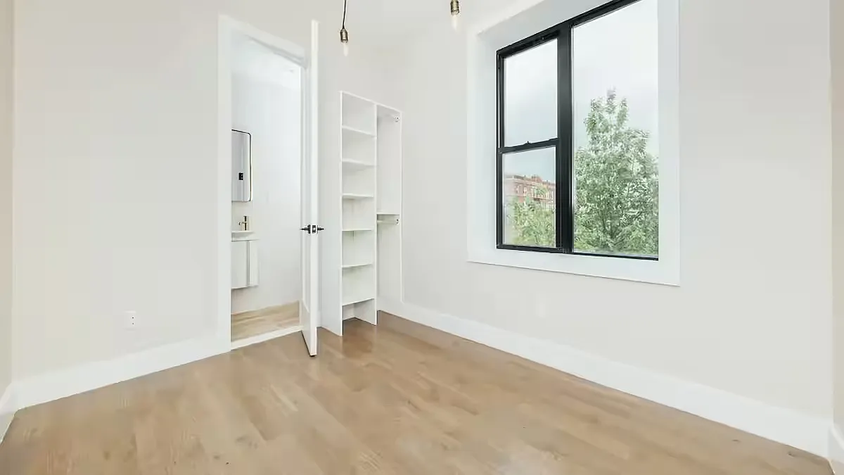 5 bed, 8.0 bath, 1600 sqft, $1,400 — Photo 1
