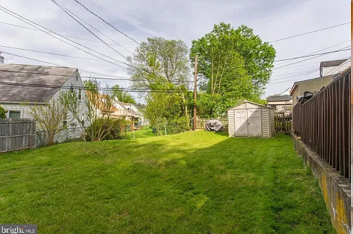 3 bed, 1215 sqft, $2,300 — Photo 2