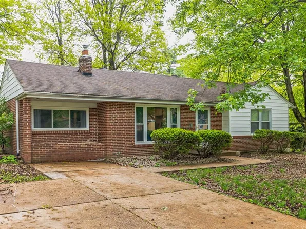 1202 Kroeger Dr, Saint Louis, MO 63135