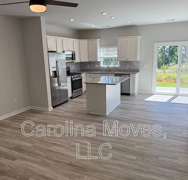 166 Randwick Ln — Photo 2