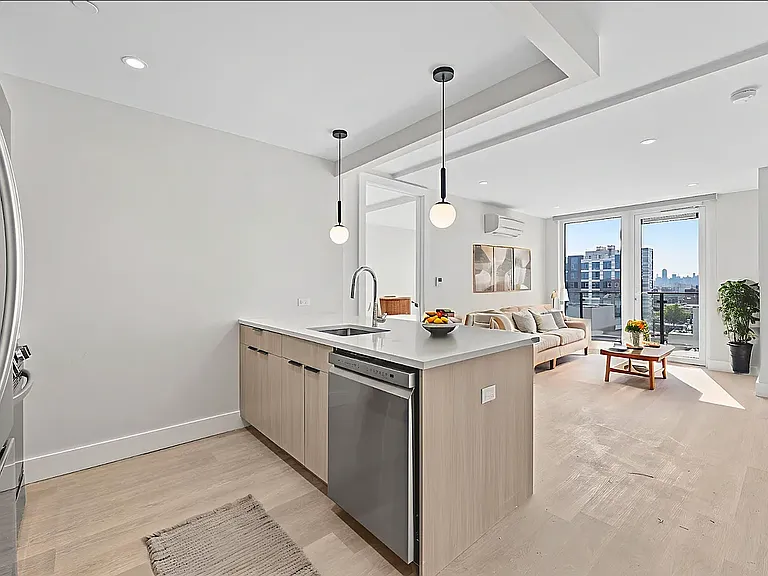 631 E 29th St #5D — Photo 3