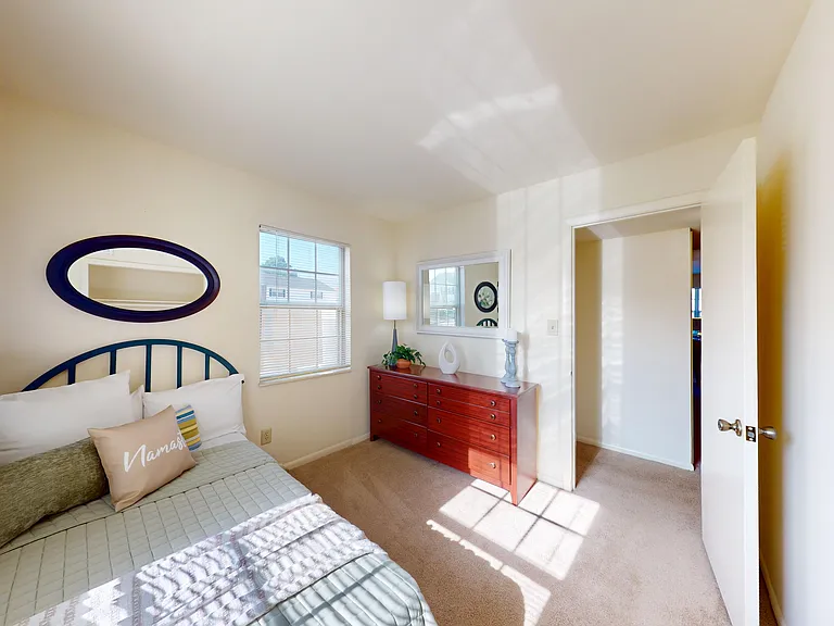 Lakewood Garden Apartments — Photo 16