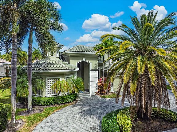 3rd image of 10221 Blue Palm St