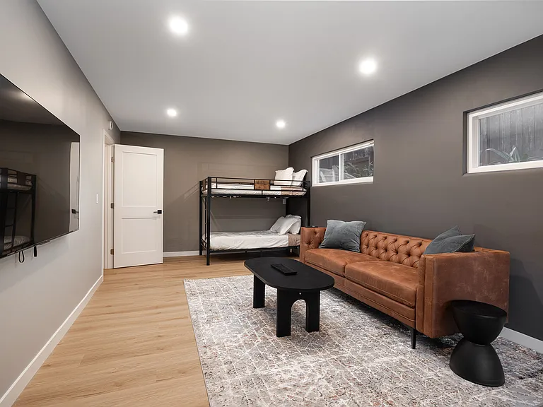2807 Dale St — Photo 25