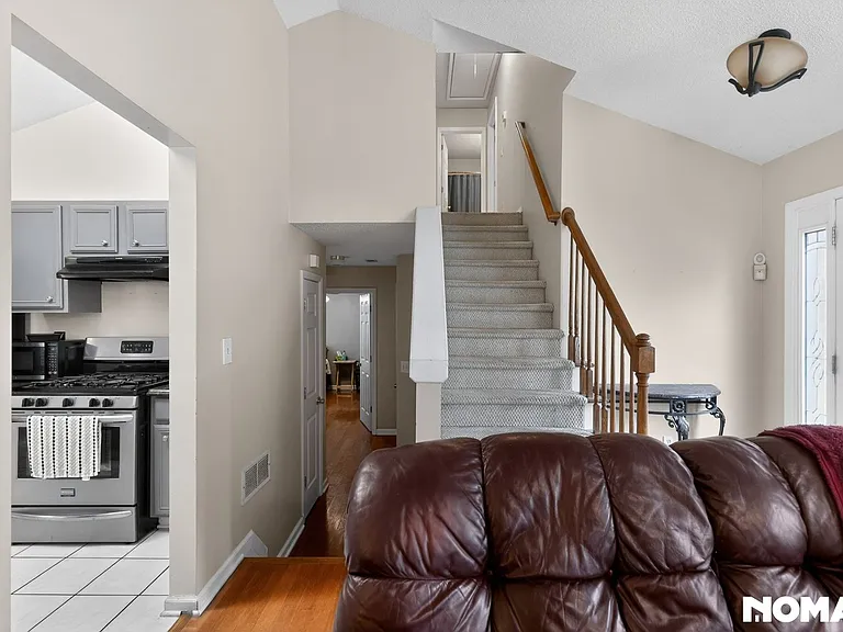 2226 Dresden Grn NW — Photo 6
