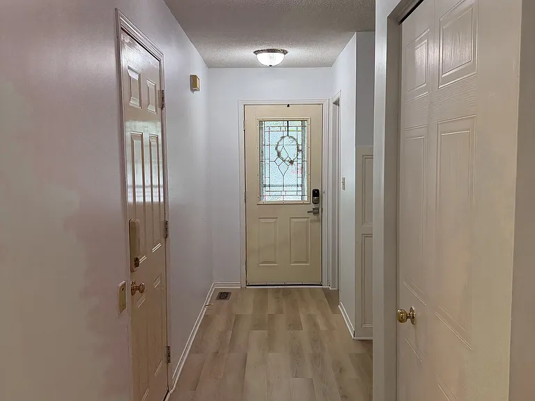 206 Rickson Ave — Photo 11