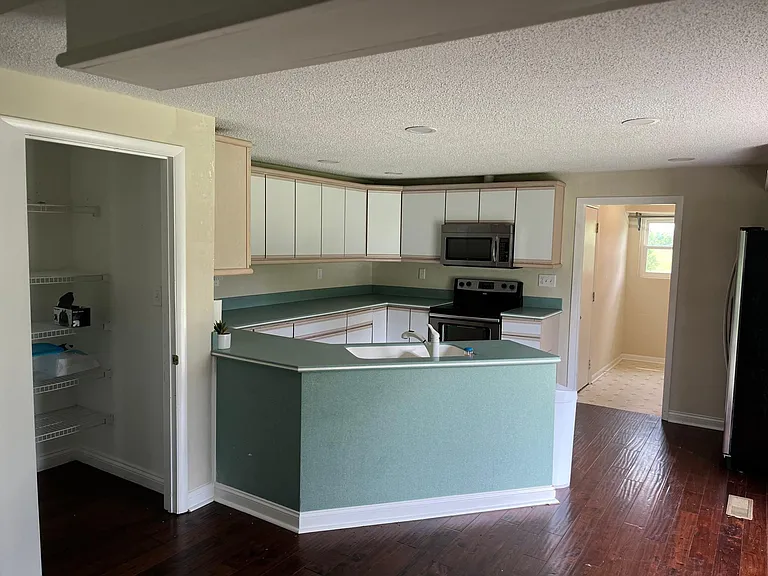 2809 Igou Ferry Rd — Photo 7