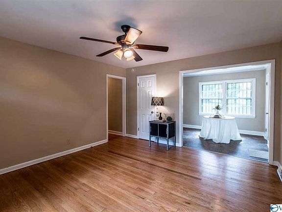 5th image of 703 Marguerite Dr NW