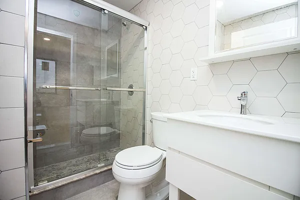 Rented by Nooklyn NYC LLC | media 18