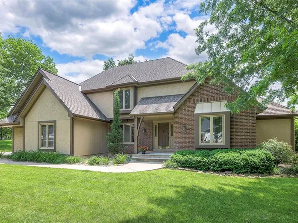 12704 Mohawk Cir, Leawood, KS 66209