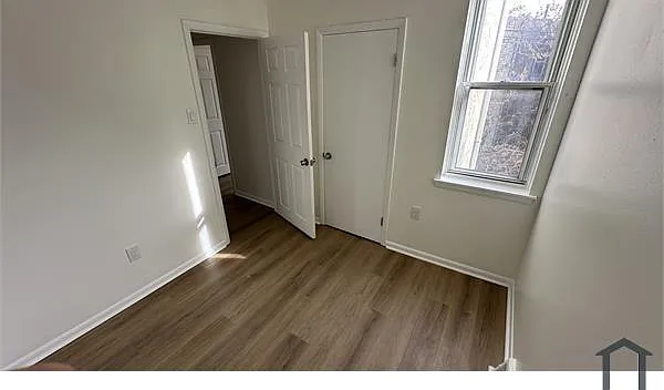2437 N Hollywood St — Photo 7