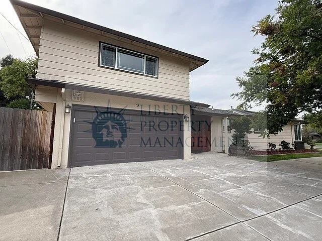 4 bed, 2701 sqft, $2,895 — Photo 3