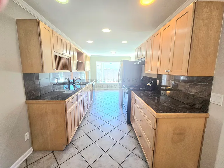 114 SE 218th Ave — Photo 20