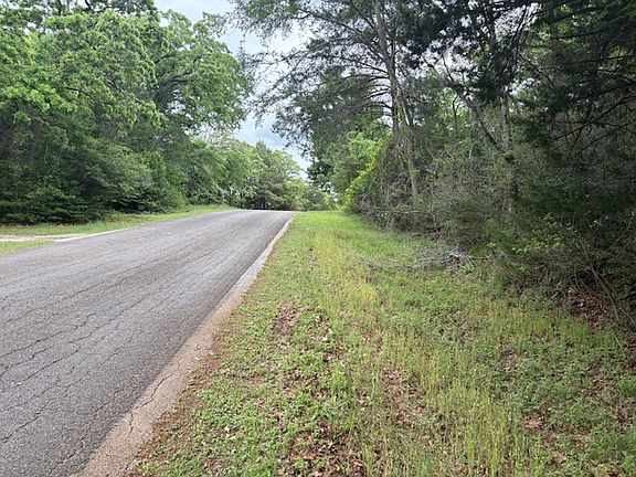 4th image of 2 Post Oak Dr E