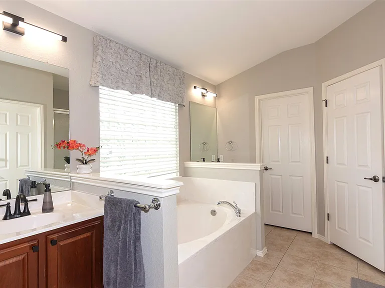 11004 Quarry Oaks Trl — Photo 20