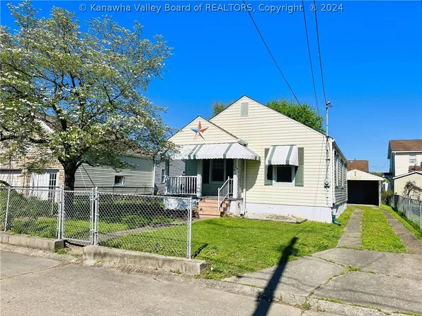 704 Pine St, South Charleston, WV 25309