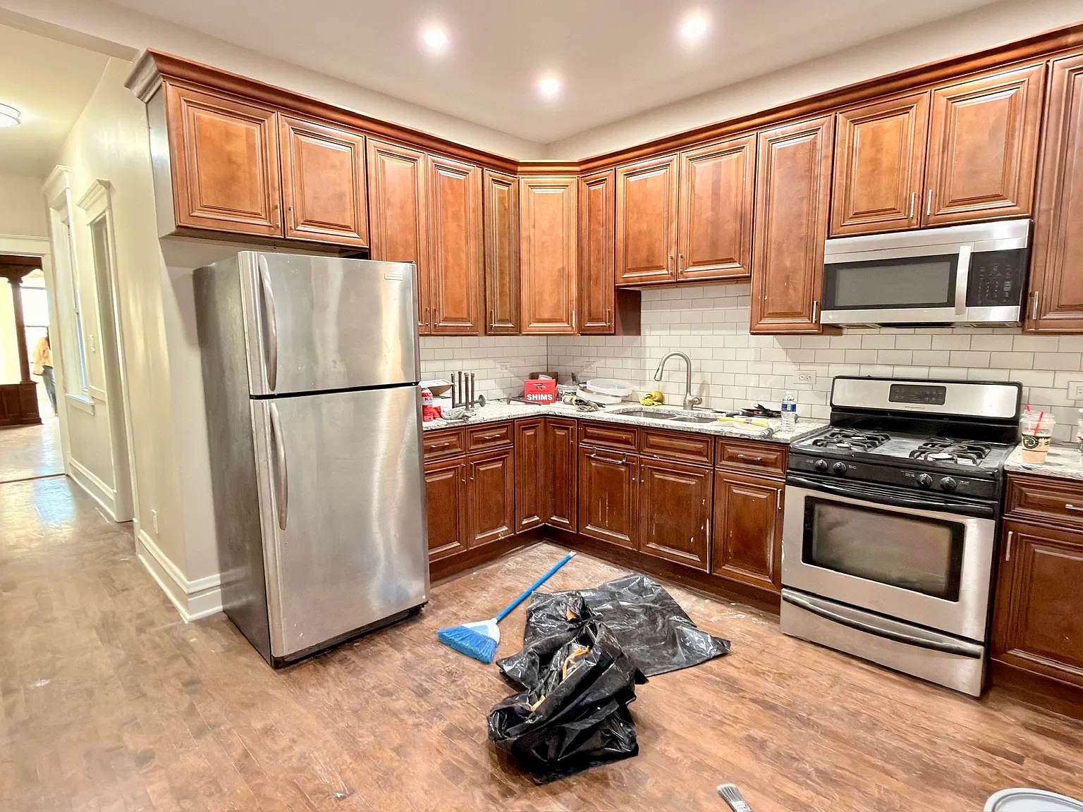 3 bed, 1000 sqft, $2,300 — Photo 4