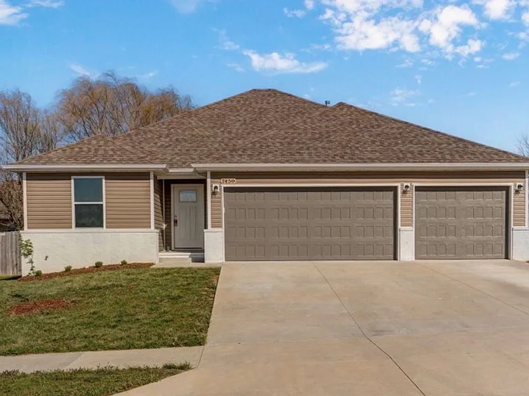 1450 S Olde Savannah Ave — Photo 1