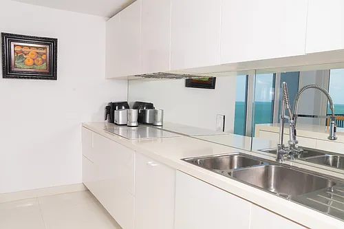 881 Ocean Dr #18H Photo 1