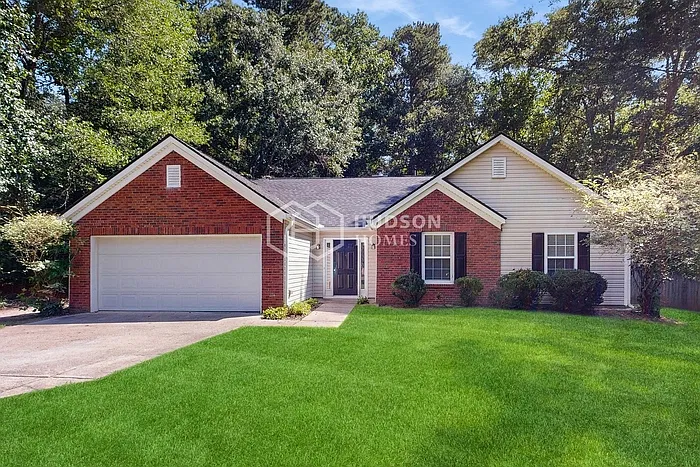 4 bed, 2.0 bath, 2168 sqft, $2,180 — Photo 3