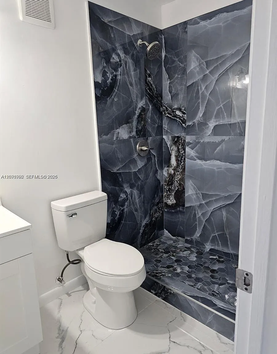 Lago Grande Three-A Condo — Photo 4