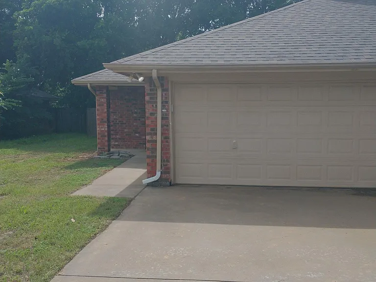 100-102 Honey Bee Dr — Photo 1