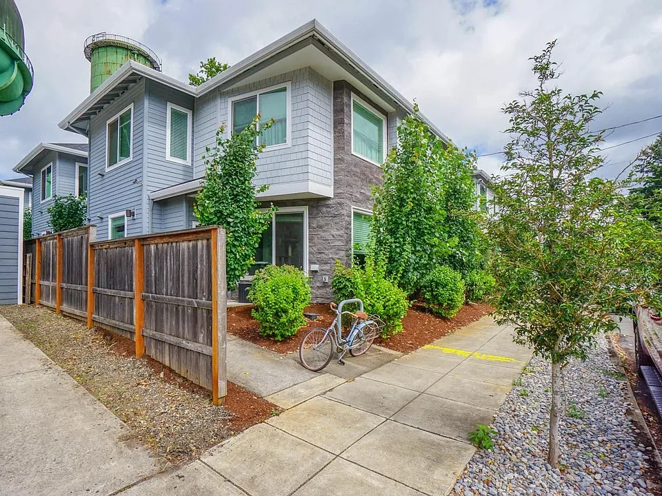 Welcome to Peregrine Place: Modern Comfort in the Heart of St. Johns