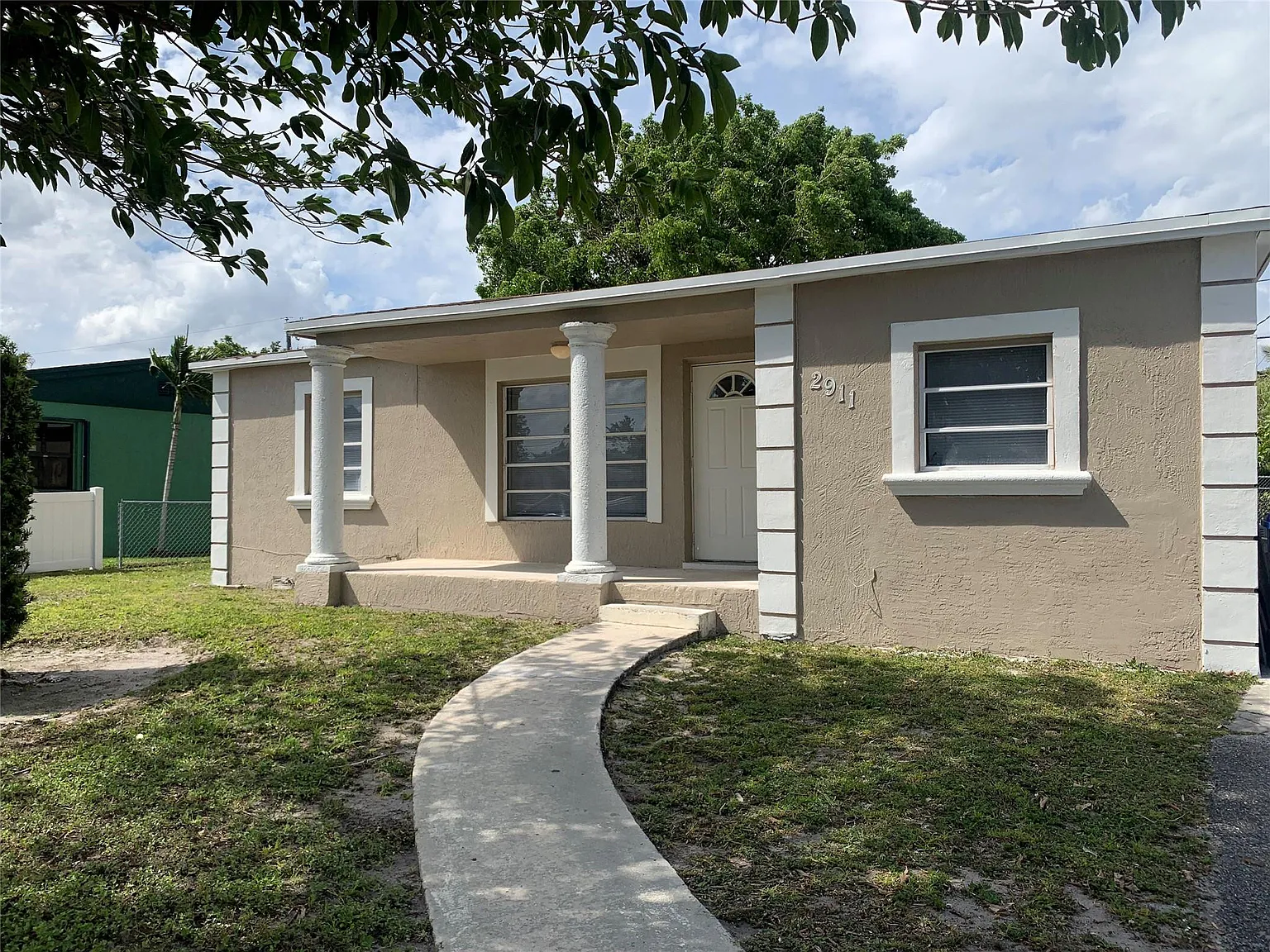 3 bed, 1.0 bath, 1086 sqft, $2,600 — Photo 2