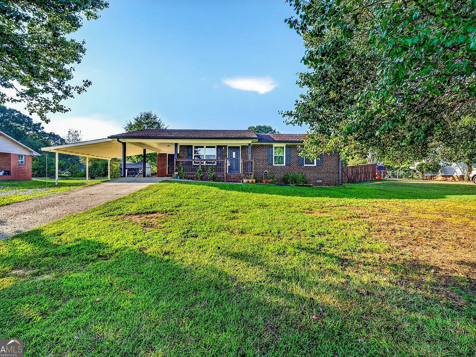 3 bed, 1.0 bath, 1000 sqft, $1,800 — Photo 2