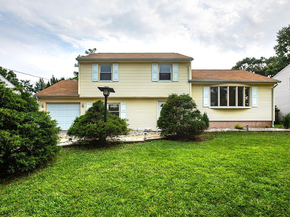 1st image of 15 Belmont Dr