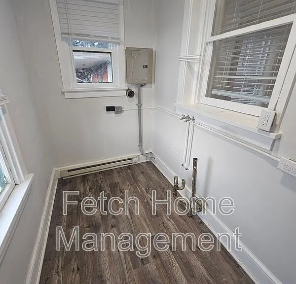 107-109 E Main St #3 — Photo 12