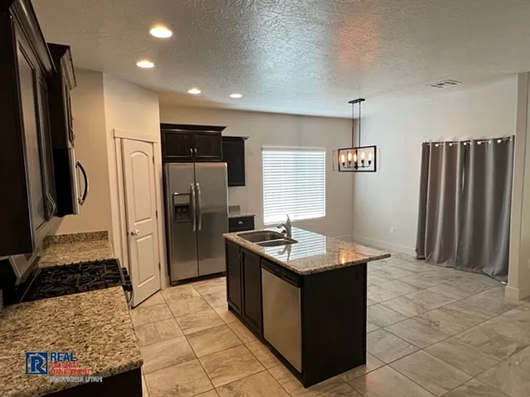 325 N Red Stone Rd #251 — Photo 5