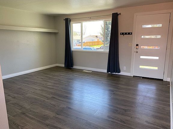 5th image of 1352 Dawn Dr