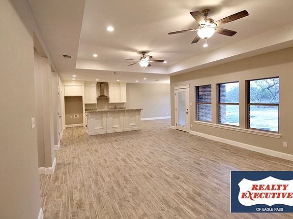 5th image of 2326 Pecan Dr