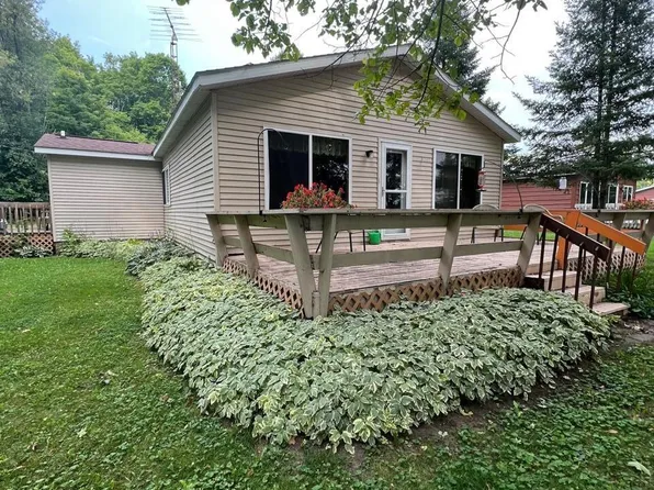 W16938 Manilak Rd, Curtis, MI 49820