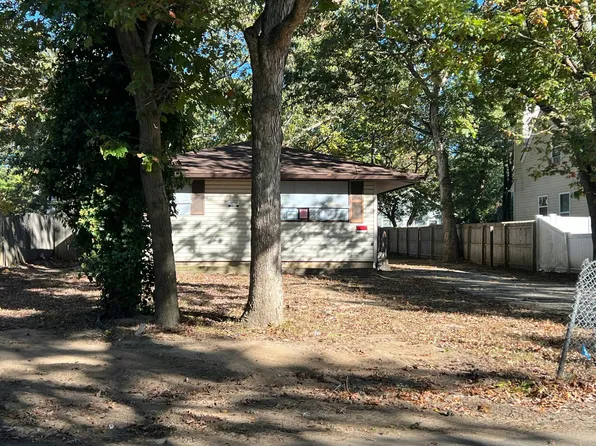 87 Margaret Dr, Coram, NY 11727