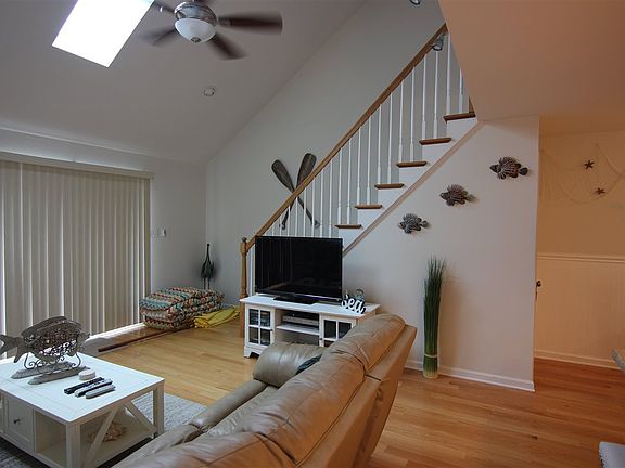 3rd image of 7721 Pleasure Ave Unit North