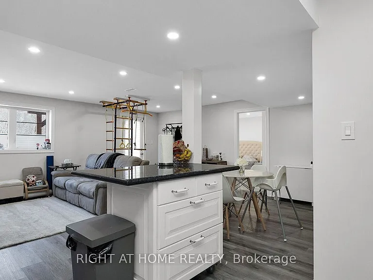 43 Westfield Dr — Photo 5