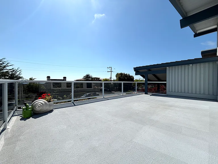 653 Bayview Dr — Photo 12